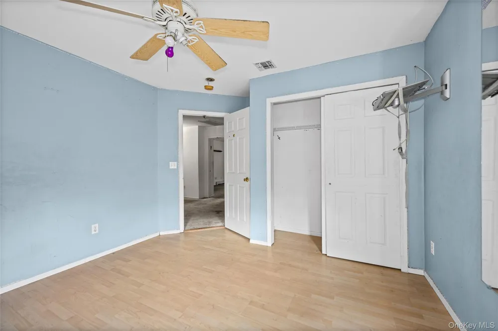 16 Jacobsen Court Medford, NY 11763