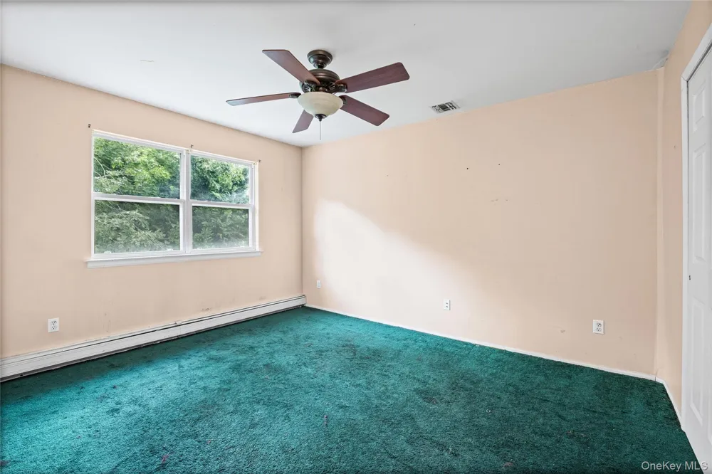 16 Jacobsen Court Medford, NY 11763