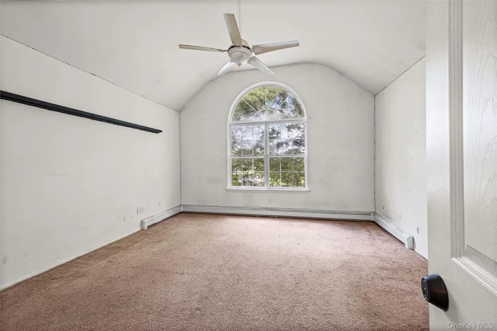 16 Jacobsen Court Medford, NY 11763