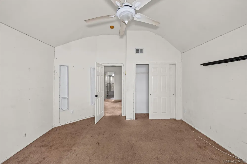 16 Jacobsen Court Medford, NY 11763