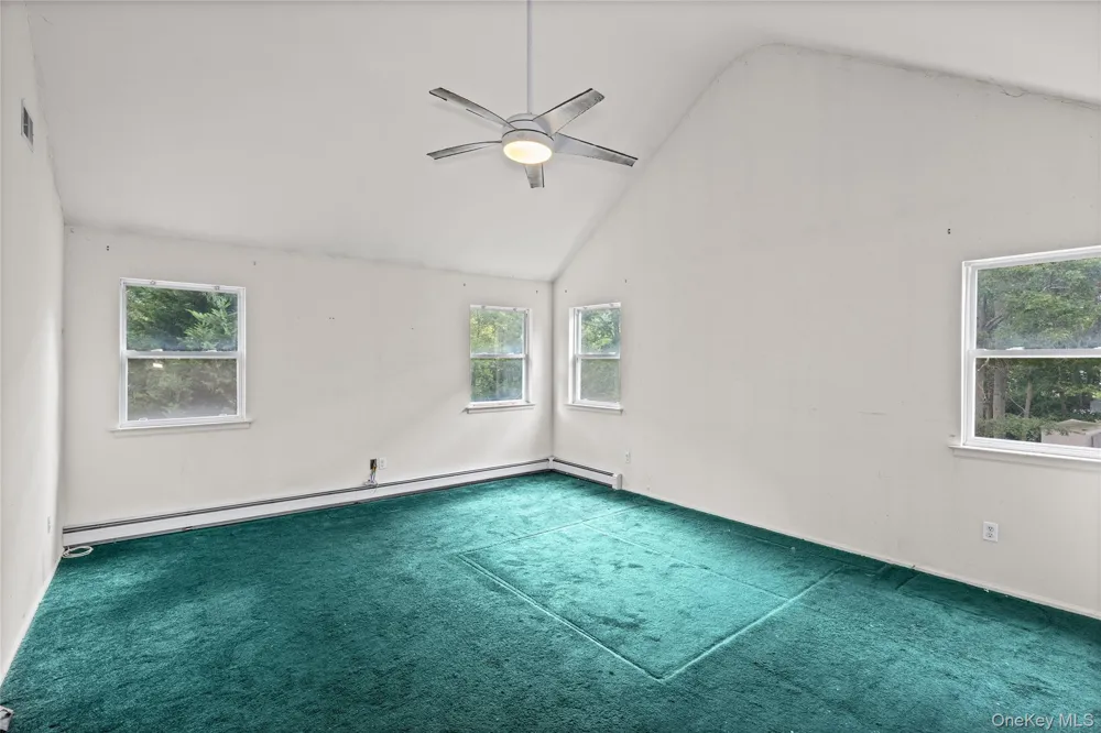 16 Jacobsen Court Medford, NY 11763