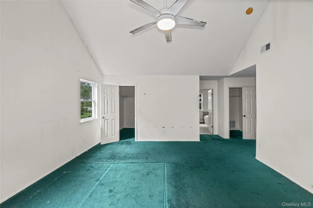 16 Jacobsen Court Medford, NY 11763