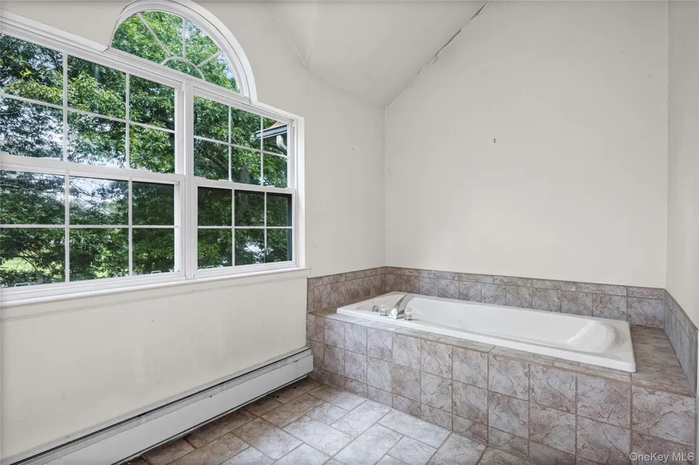 16 Jacobsen Court Medford, NY 11763