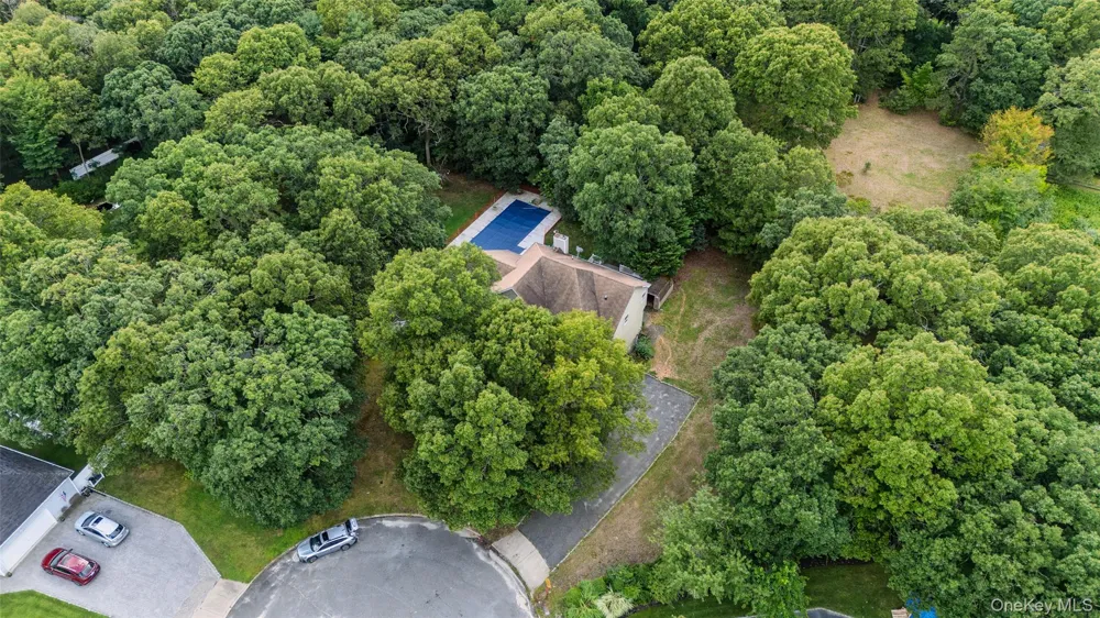 16 Jacobsen Court Medford, NY 11763