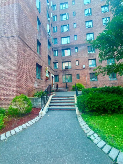 1591 Metropolitan Avenue #5C