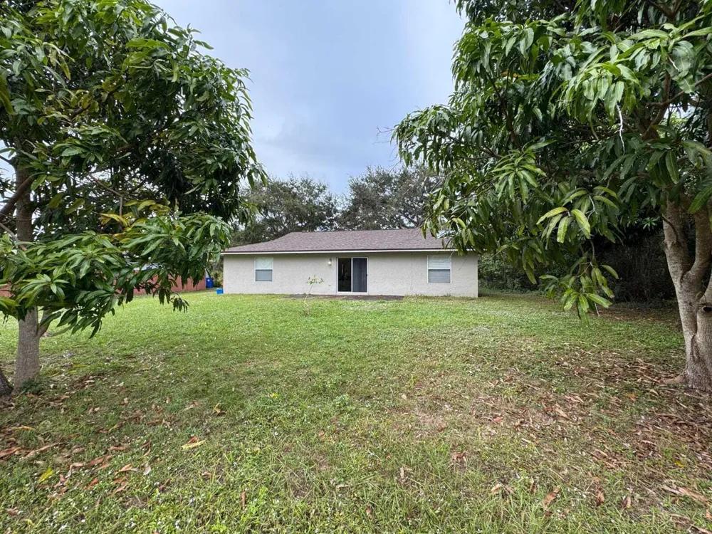 865 17TH LANE SW Vero Beach, FL 32962