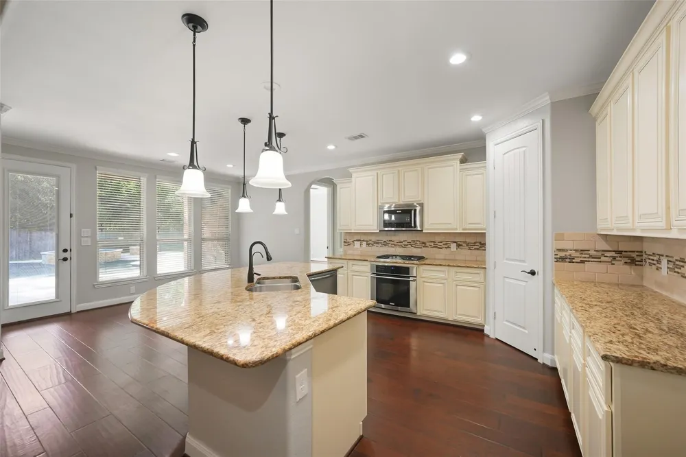 107 Jordans Place Montgomery, TX 77316