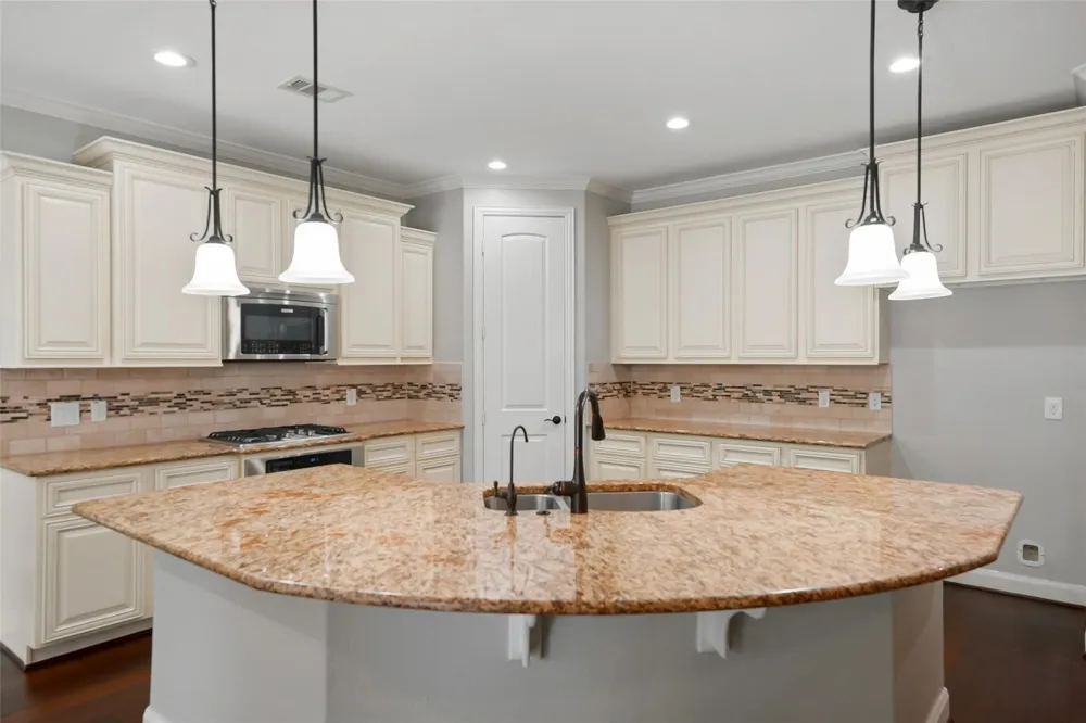 107 Jordans Place Montgomery, TX 77316