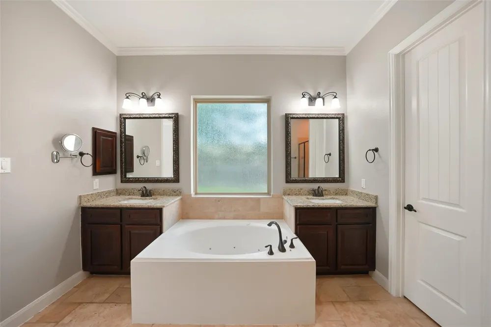 107 Jordans Place Montgomery, TX 77316