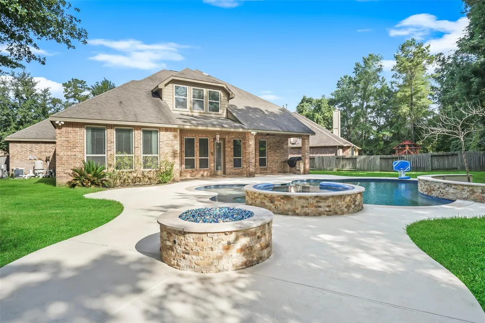 107 Jordans Place Montgomery, TX 77316
