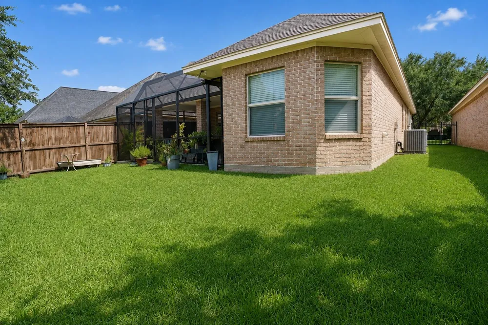 17 Red Oak Court Lake Jackson, TX 77566