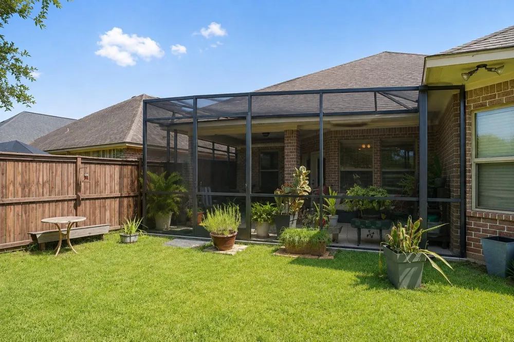 17 Red Oak Court Lake Jackson, TX 77566
