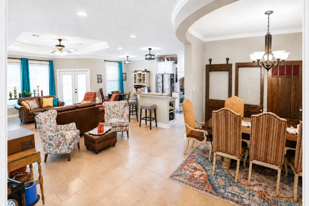 17 Red Oak Court Lake Jackson, TX 77566