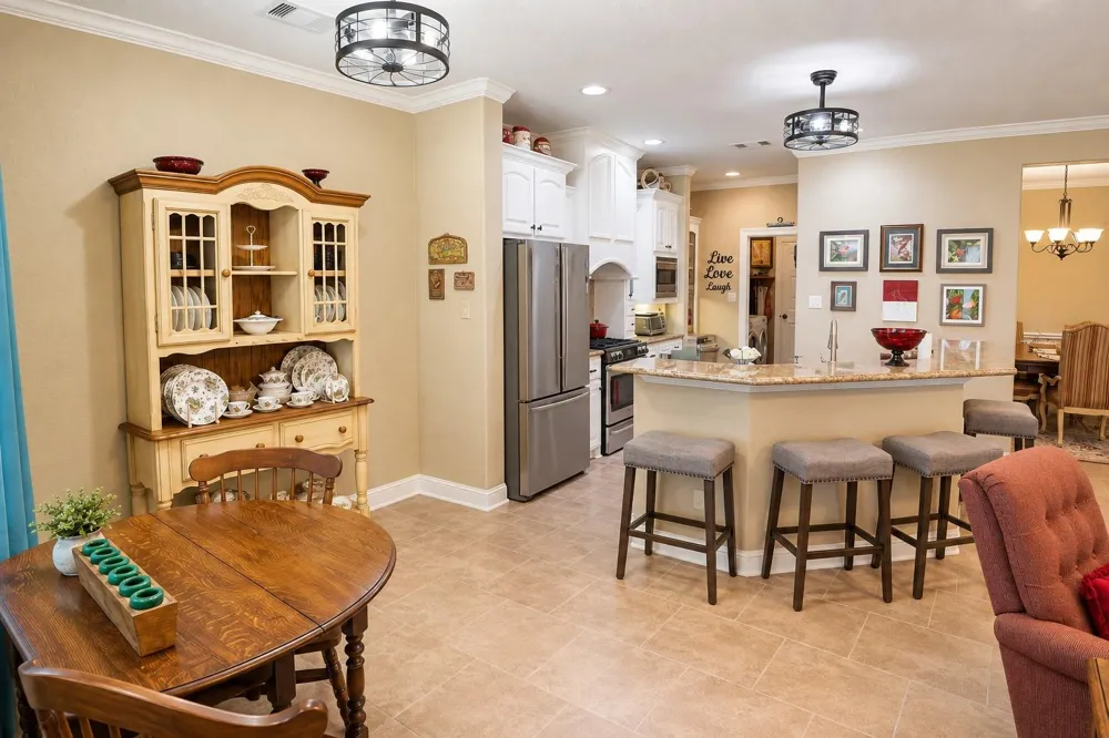 17 Red Oak Court Lake Jackson, TX 77566