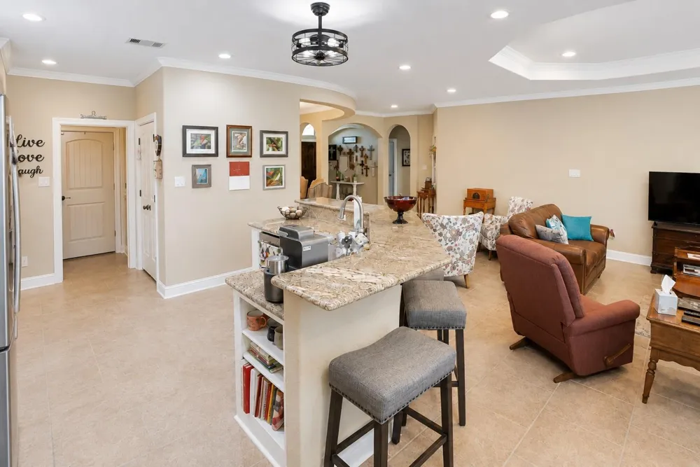 17 Red Oak Court Lake Jackson, TX 77566