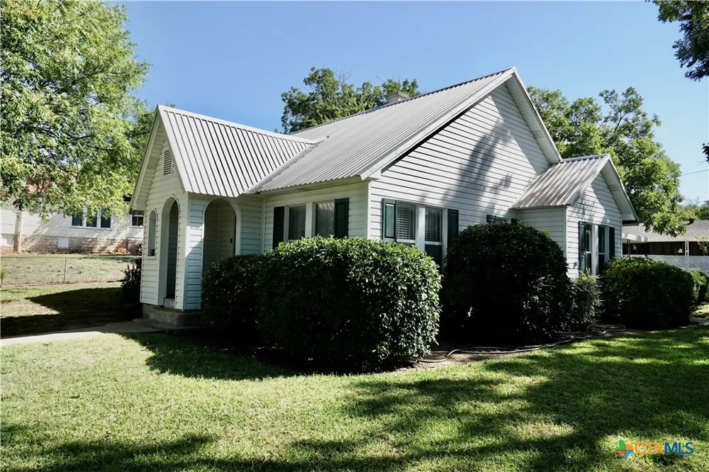 1108 Reilley Goldthwaite, TX 76844