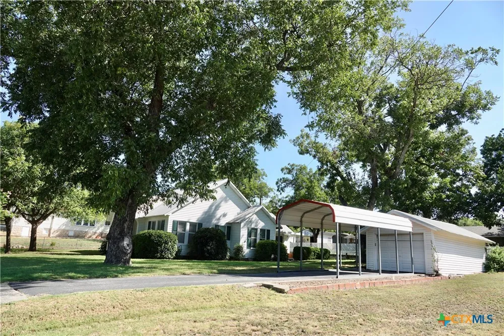 1108 Reilley Goldthwaite, TX 76844