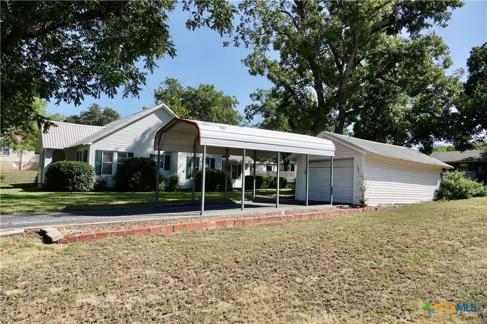 1108 Reilley Goldthwaite, TX 76844