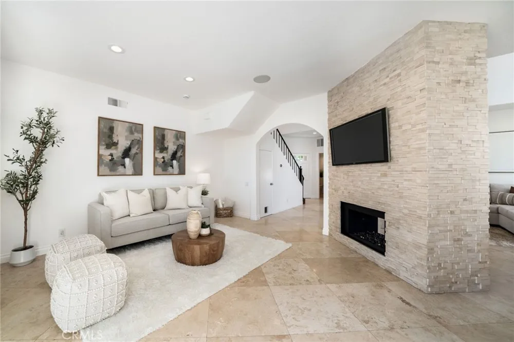 84 Hawaii Drive Aliso Viejo, CA 92656