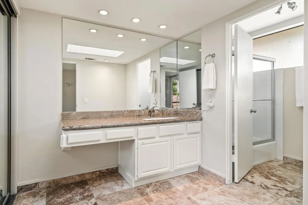 2501 Indian Canyon Drive #603 Palm Springs, CA 92262