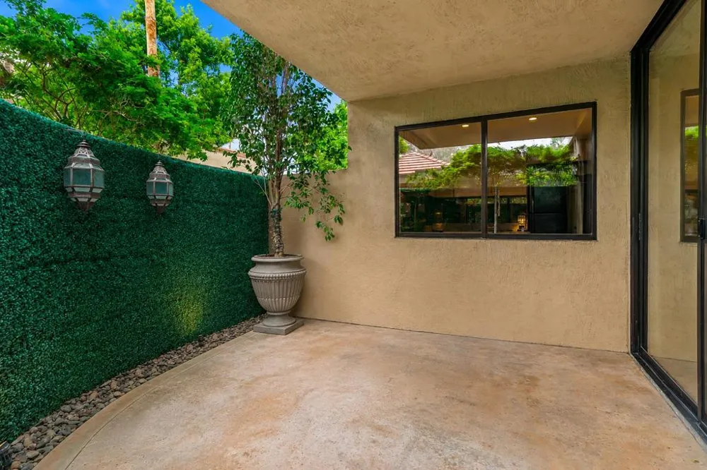 2501 Indian Canyon Drive #603 Palm Springs, CA 92262