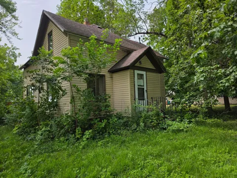301 Main Street W