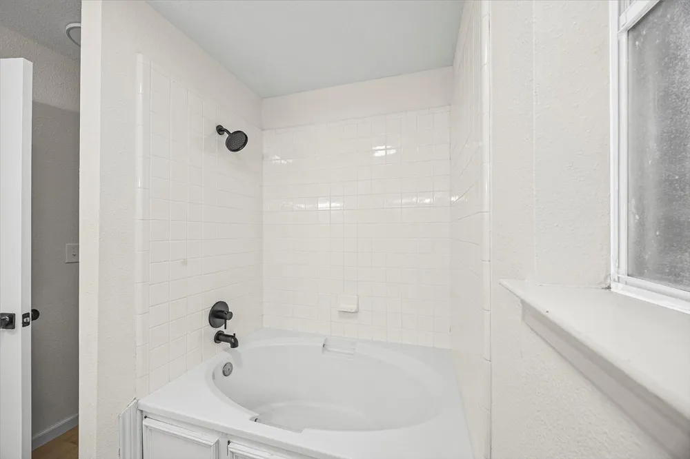 3115 Lake Breeze Lane Crosby, TX 77532