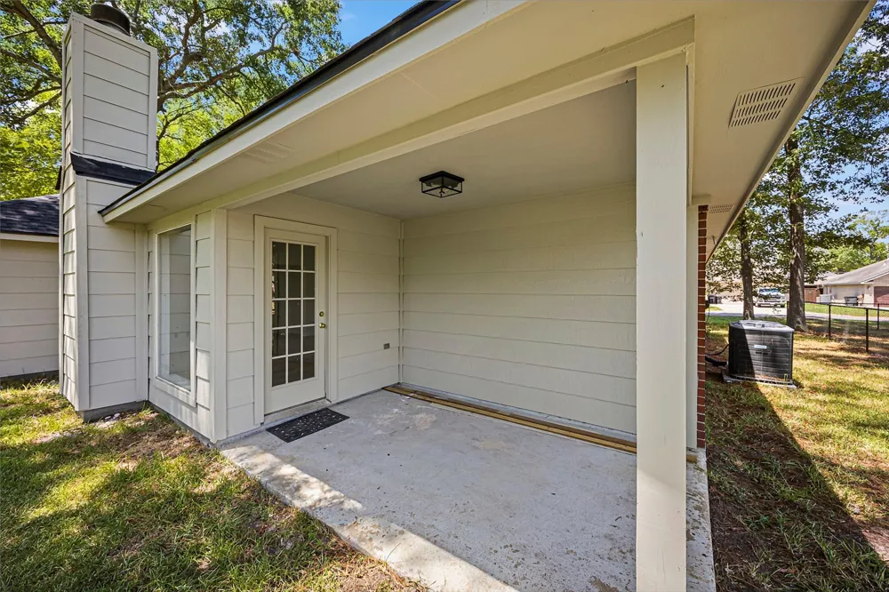 3115 Lake Breeze Lane Crosby, TX 77532