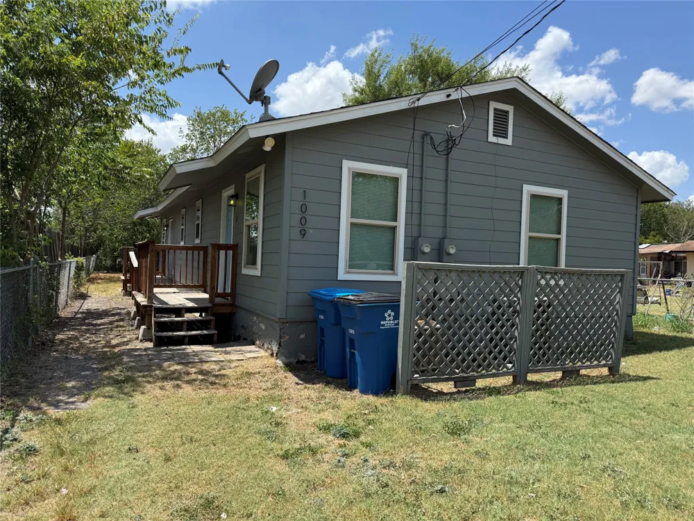 1009 Alex Street #A Lockhart, TX 78644