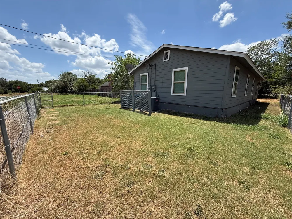 1009 Alex Street #A Lockhart, TX 78644