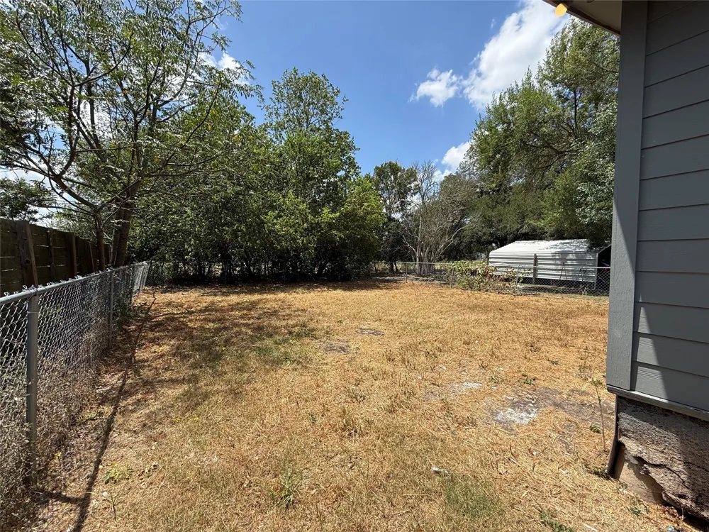1009 Alex Street #B Lockhart, TX 78644