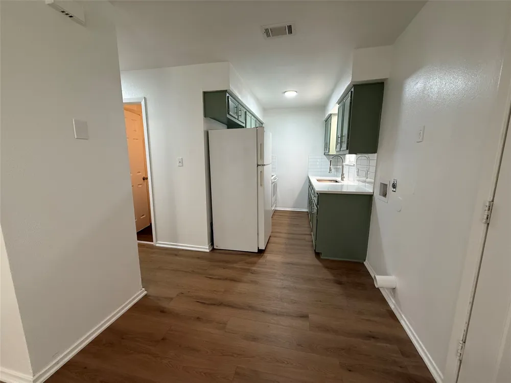 1009 Alex Street #B Lockhart, TX 78644
