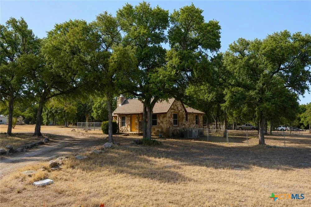 1716 W Main Street Gatesville, TX 76528