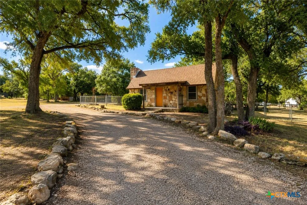 1716 W Main Street Gatesville, TX 76528