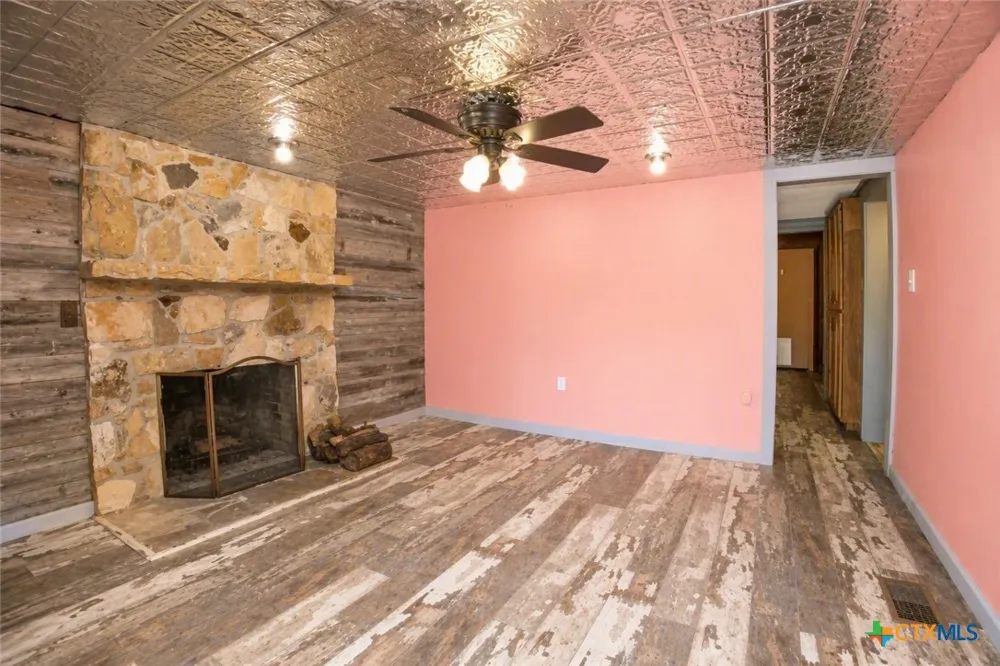 1716 W Main Street Gatesville, TX 76528