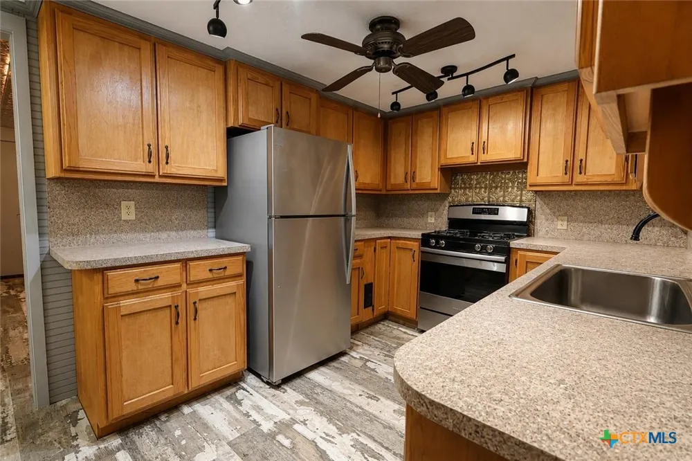 1716 W Main Street Gatesville, TX 76528