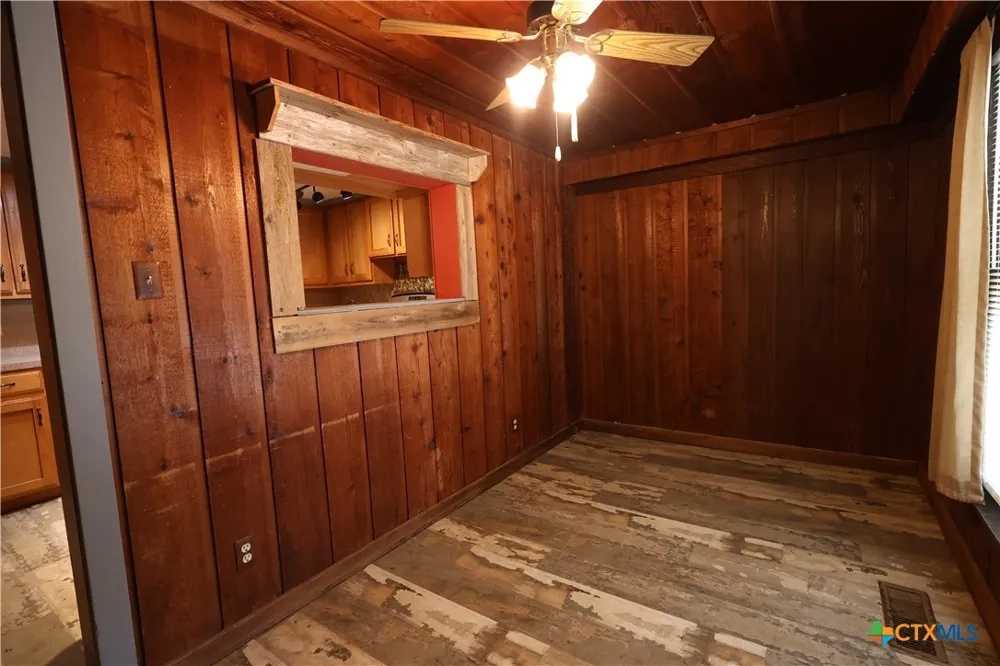 1716 W Main Street Gatesville, TX 76528