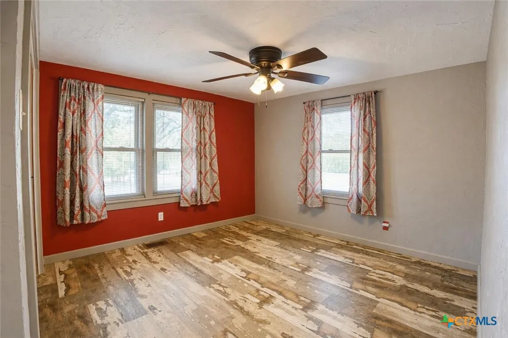1716 W Main Street Gatesville, TX 76528
