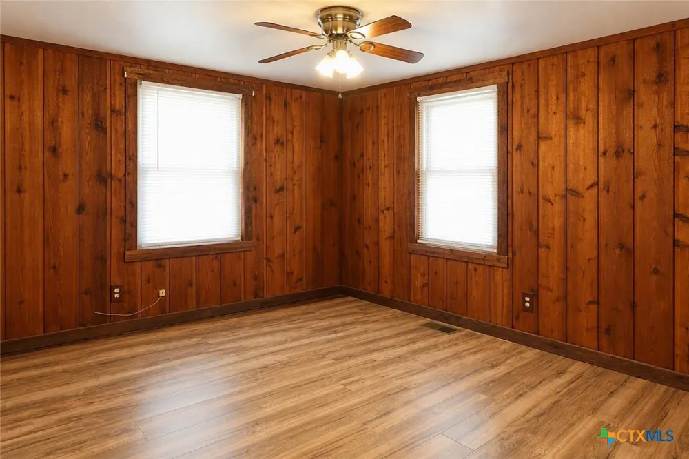 1716 W Main Street Gatesville, TX 76528