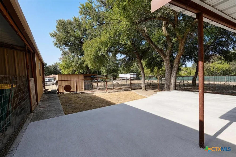 1716 W Main Street Gatesville, TX 76528