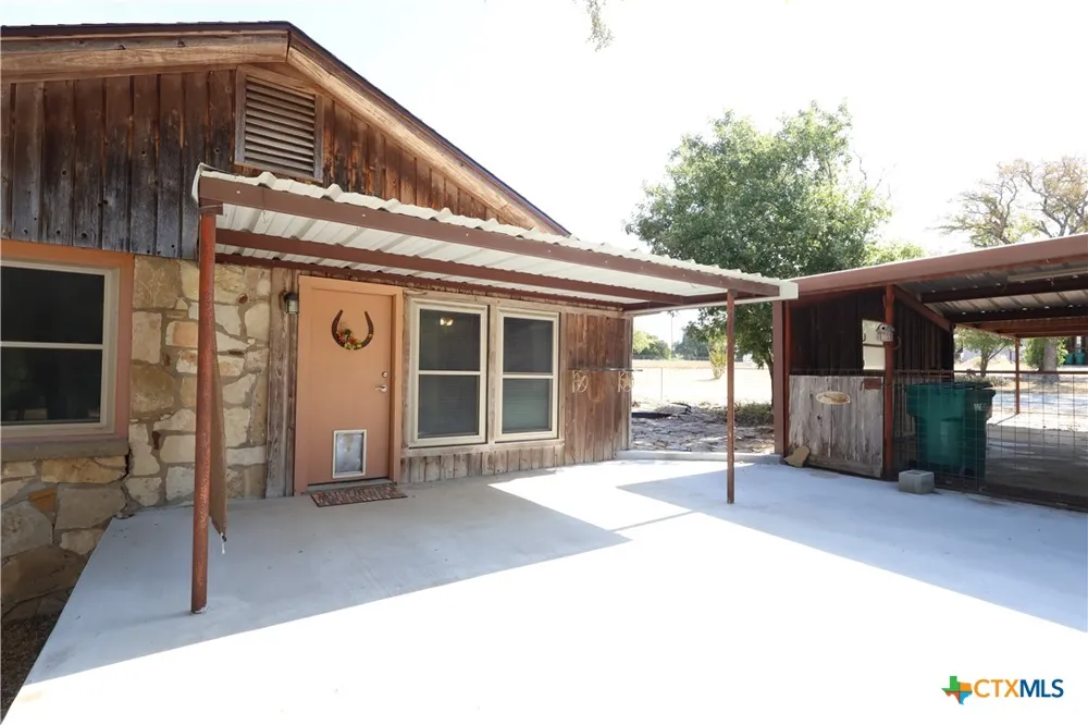 1716 W Main Street Gatesville, TX 76528