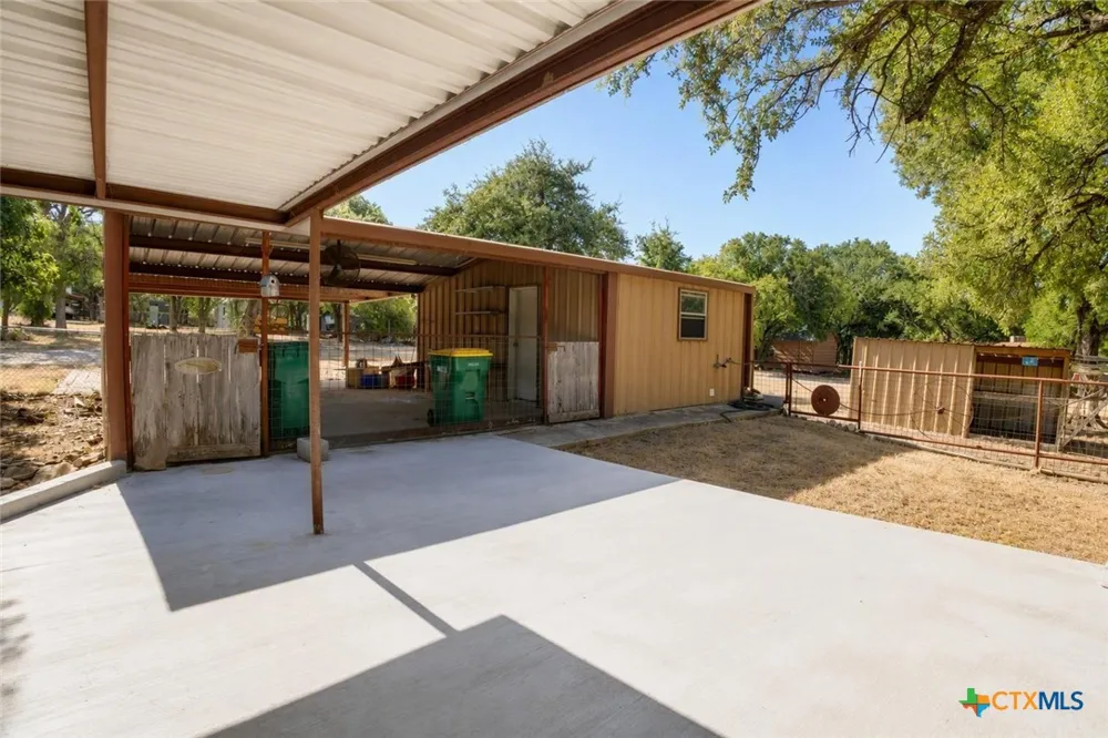 1716 W Main Street Gatesville, TX 76528