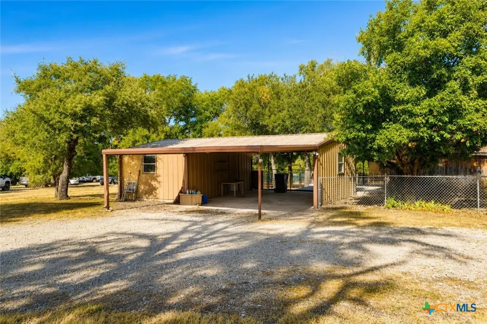 1716 W Main Street Gatesville, TX 76528