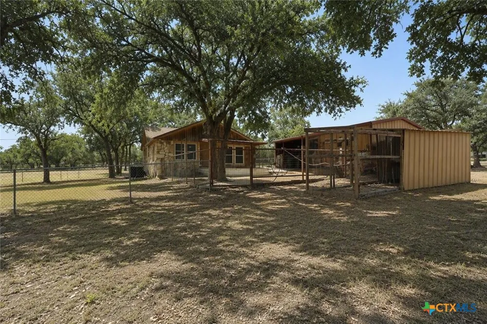 1716 W Main Street Gatesville, TX 76528