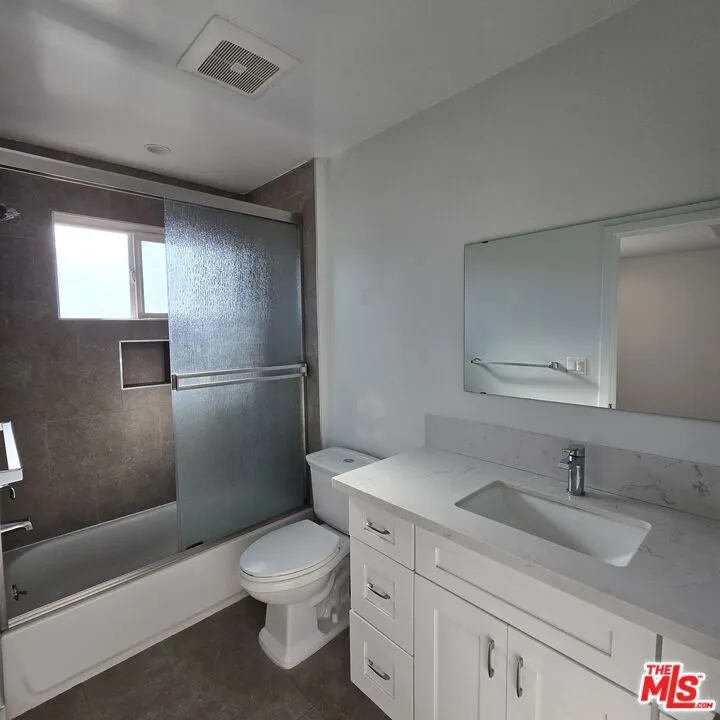 5242 Tilden Avenue #5244 Los Angeles, CA 91401