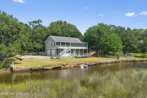 2119 E Simmons Bayou Drive