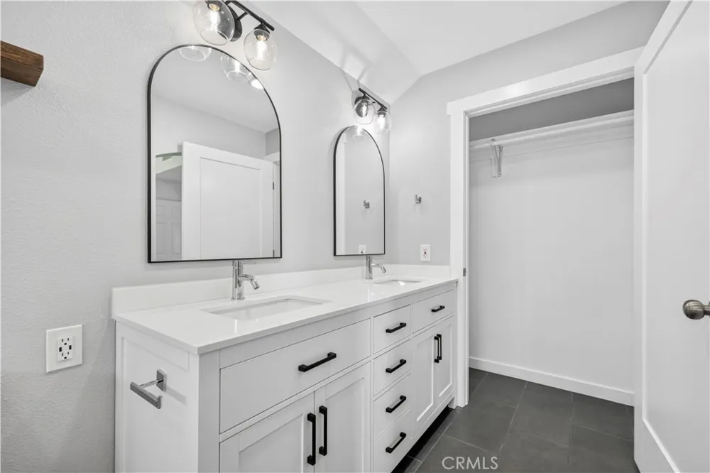 25768 Miguel Court Valencia, CA 91355