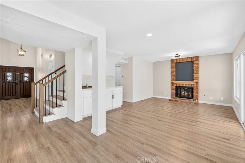 25768 Miguel Court Valencia, CA 91355