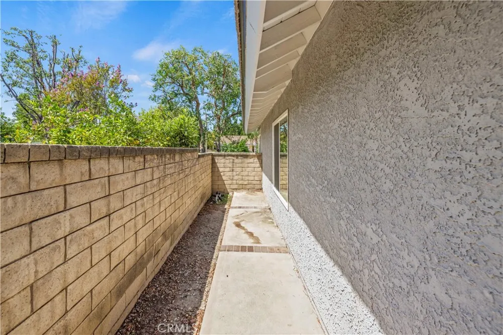 25768 Miguel Court Valencia, CA 91355