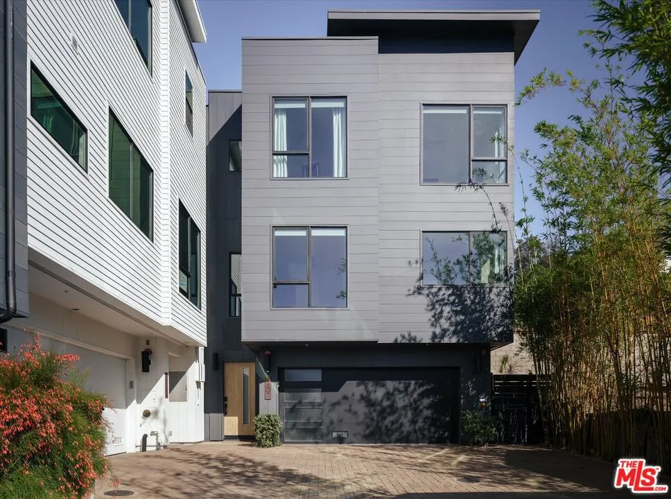 1507 W Morra Drive Los Angeles, CA 90026